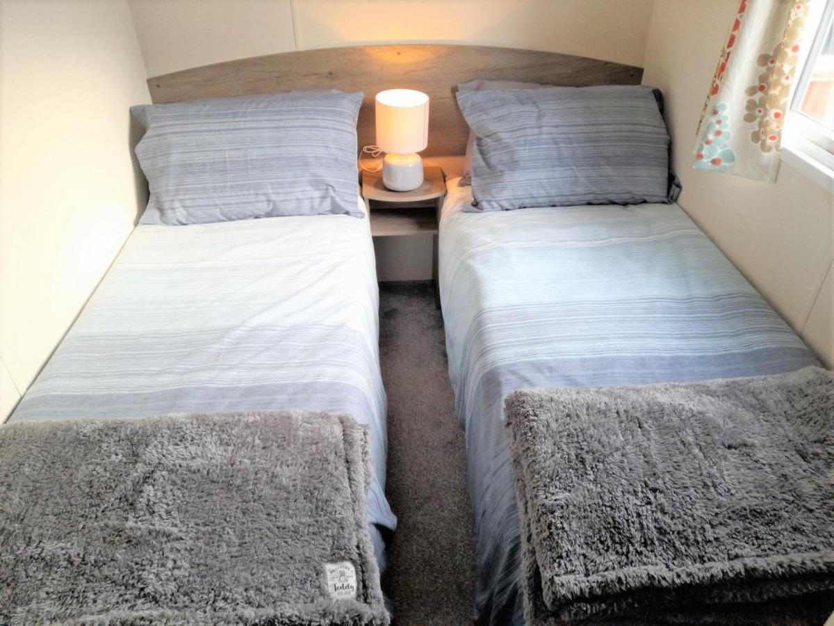 3 Bedroom Modern Caravan Sleeps Up To 8 ミロム エクステリア 写真